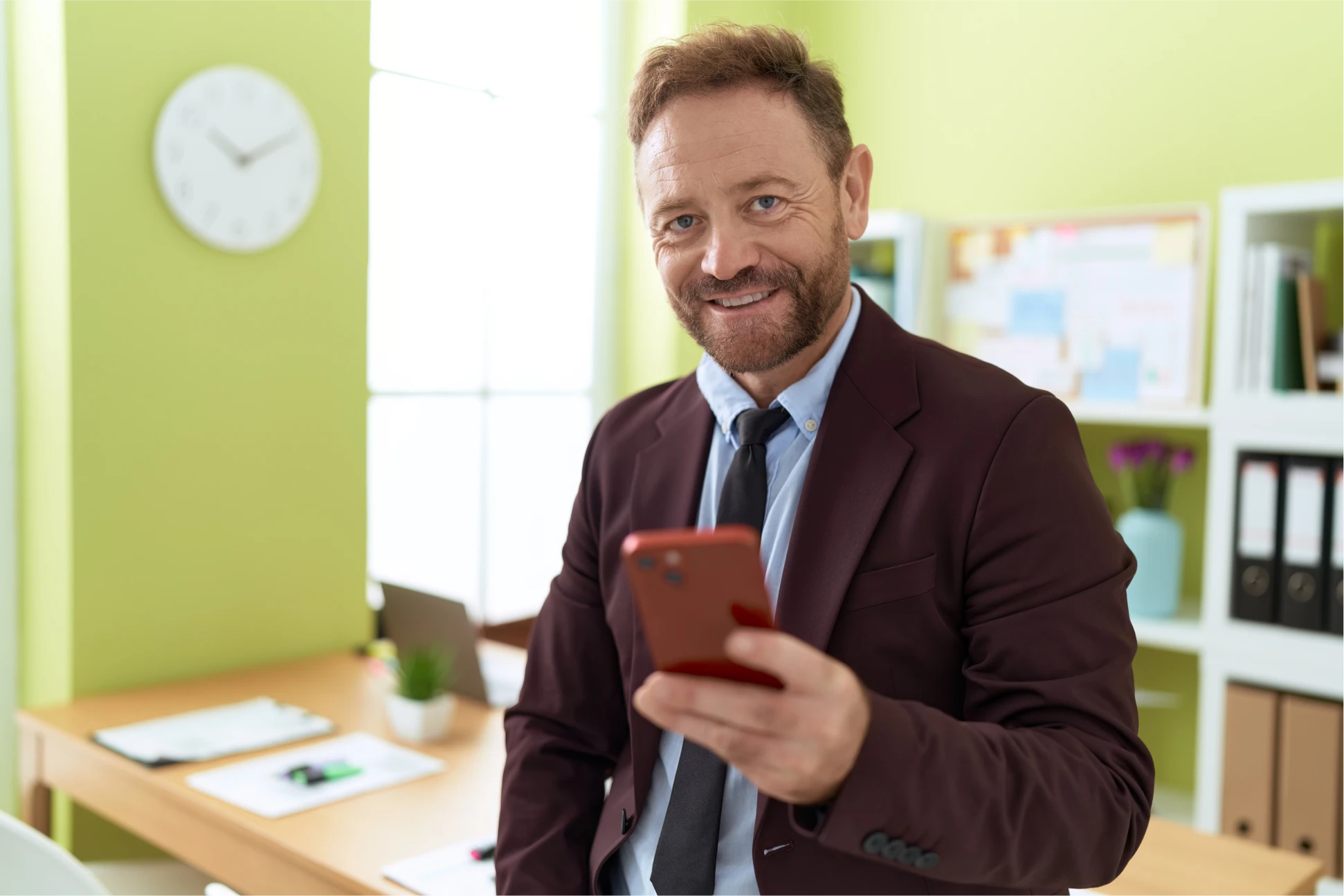 Tor-appens brukergrensesnitt for forretningsassistent med funksjoner for oppgavebehandling og dokumentdeling.